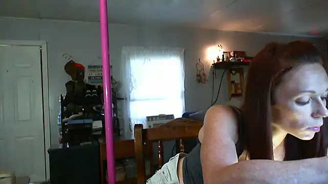 Genevieve143 online show from September 25, 10:38 pm