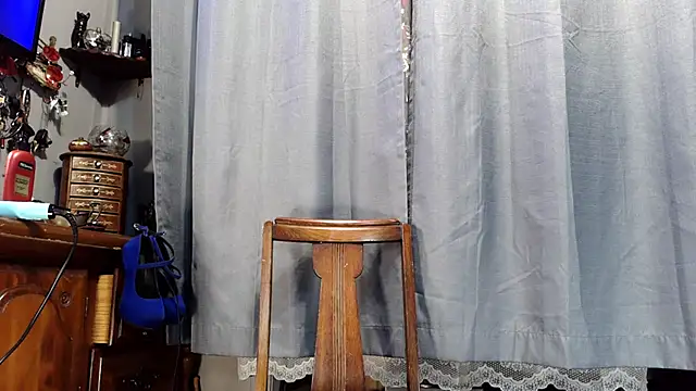 Genevieve143 online show from February 22, 2:25 am