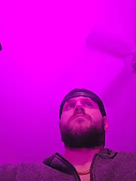 Snapshot of jonnybans chatting on November 27, 3:07 am jonnybans online show from November 27, 3:07 am