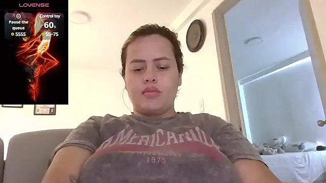 Snapshot of saramartinez1000 chatting on March 17, 6:32 pm saramartinez1000 online show from March 17, 6:32 pm