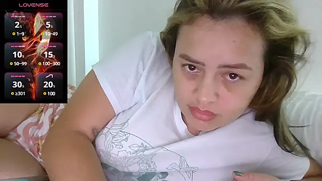 Snapshot of saramartinez1000 chatting on February 20, 4:50 am saramartinez1000 online show from February 20, 4:50 am