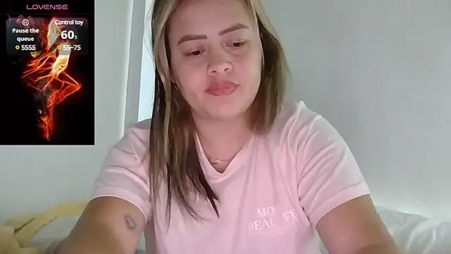 Snapshot of saramartinez1000 chatting on March 7, 12:01 pm saramartinez1000 online show from March 7, 12:01 pm