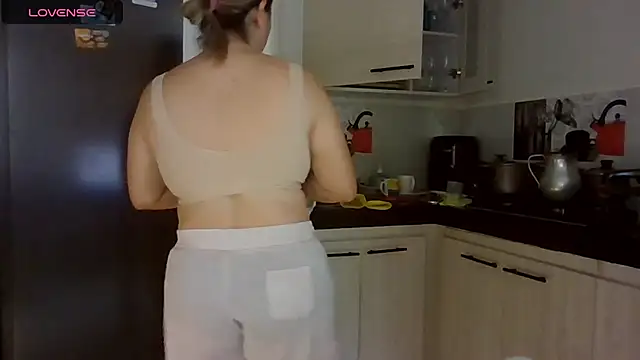 saramartinez1000 online show from February 17, 5:32 pm