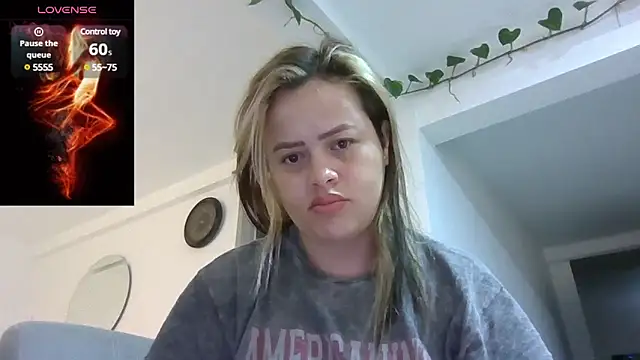 Snapshot of saramartinez1000 chatting on February 19, 2:44 pm saramartinez1000 online show from February 19, 2:44 pm