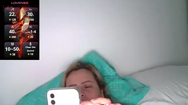 Snapshot of saramartinez1000 chatting on March 5, 3:08 am saramartinez1000 online show from March 5, 3:08 am