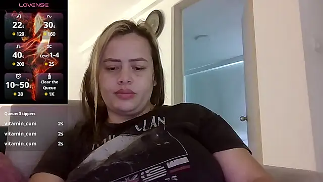 Snapshot of saramartinez1000 chatting on February 19, 5:49 pm saramartinez1000 online show from February 19, 5:49 pm