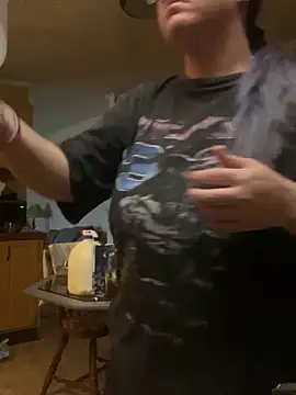 Snapshot of velvetta_ chatting on February 15, 9:14 pm velvetta online show from February 15, 9:14 pm