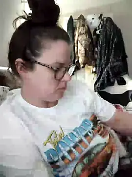 Snapshot of velvetta_ chatting on March 10, 2:48 pm velvetta online show from March 10, 2:48 pm