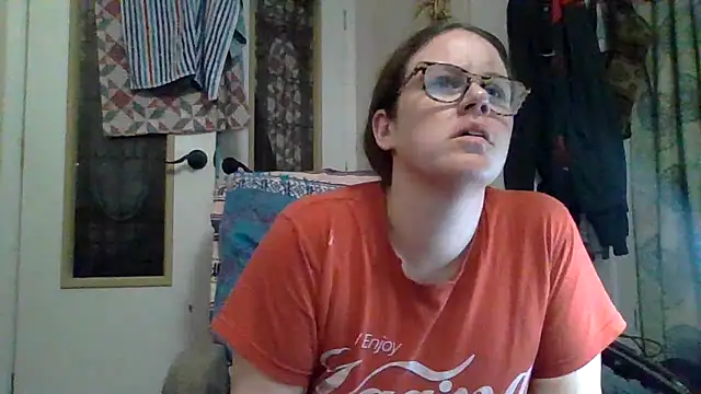 Snapshot of velvetta_ chatting on October 13, 7:43 am velvetta online show from October 13, 7:43 am