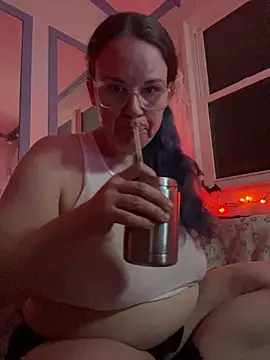 Snapshot of velvetta_ chatting on October 27, 8:26 am velvetta online show from October 27, 8:26 am