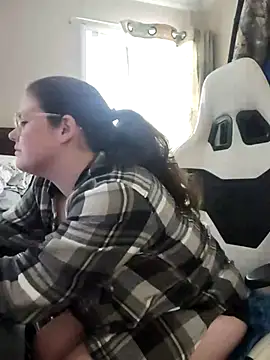 Snapshot of velvetta_ chatting on March 13, 3:39 pm velvetta online show from March 13, 3:39 pm