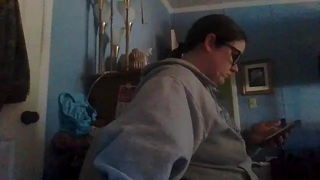 Snapshot of velvetta_ chatting on February 13, 5:57 pm velvetta online show from February 13, 5:57 pm