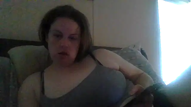 Snapshot of velvetta_ chatting on September 23, 2:24 pm velvetta online show from September 23, 2:24 pm