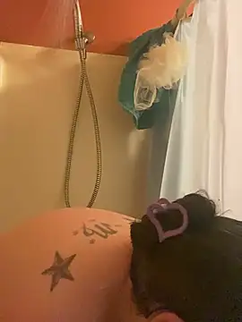 Snapshot of velvetta_ chatting on March 1, 6:24 am velvetta online show from March 1, 6:24 am