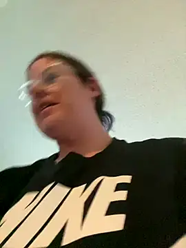 Snapshot of velvetta_ chatting on September 15, 2:06 pm velvetta online show from September 15, 2:06 pm