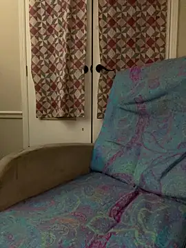 Snapshot of velvetta_ chatting on December 19, 3:54 am velvetta online show from December 19, 3:54 am