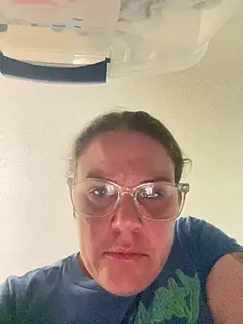Snapshot of velvetta_ chatting on October 13, 10:21 pm velvetta online show from October 13, 10:21 pm