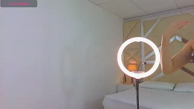 Tiphani walker  online show from November 13, 5:28 pm