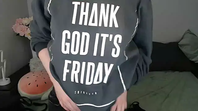 Snapshot of Mini_Diva chatting on October 22, 8:25 am Mini Diva online show from October 22, 8:25 am