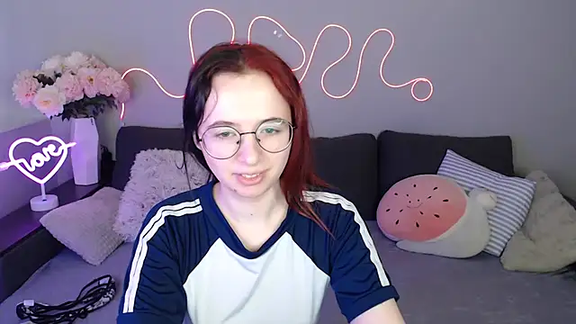 Snapshot of Mini_Diva chatting on November 8, 9:13 am Mini Diva online show from November 8, 9:13 am