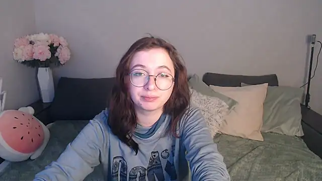 Snapshot of Mini_Diva chatting on March 16, 9:05 am Mini Diva online show from March 16, 9:05 am