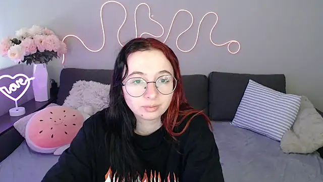 Snapshot of Mini_Diva chatting on November 12, 9:13 am Mini Diva online show from November 12, 9:13 am