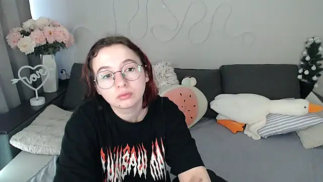 Mini Diva online show from April 7, 8:16 am