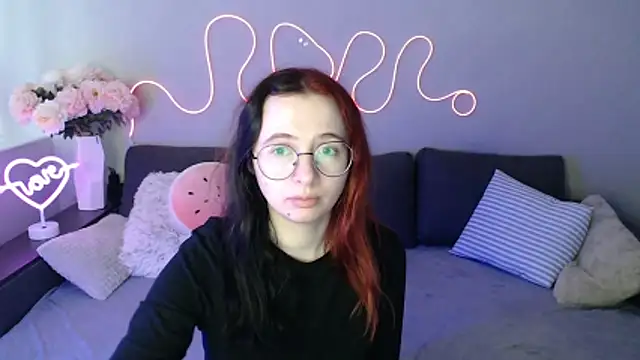 Snapshot of Mini_Diva chatting on November 10, 9:03 am Mini Diva online show from November 10, 9:03 am