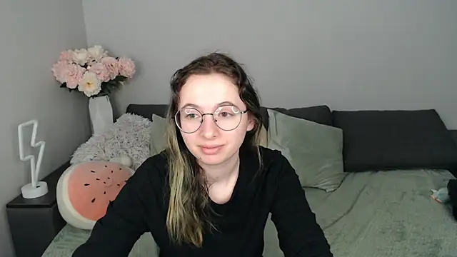 Snapshot of Mini_Diva chatting on September 20, 8:08 am Mini Diva online show from September 20, 8:08 am