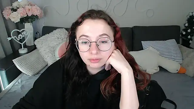 Mini Diva online show from April 15, 8:09 am