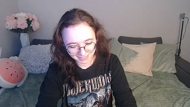 Snapshot of Mini_Diva chatting on March 15, 9:09 am Mini Diva online show from March 15, 9:09 am