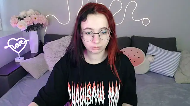 Snapshot of Mini_Diva chatting on November 5, 9:12 am Mini Diva online show from November 5, 9:12 am