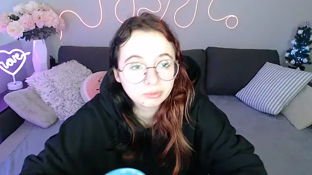 Mini Diva online show from December 22, 9:20 am