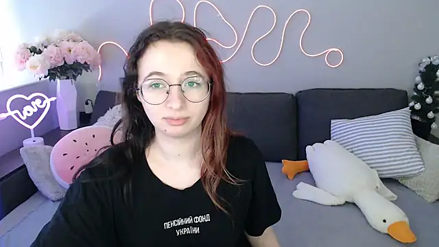 Mini Diva online show from March 15, 9:27 am