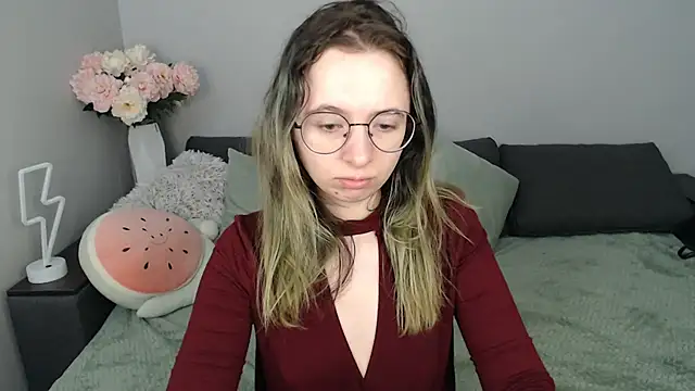 Snapshot of Mini_Diva chatting on September 19, 8:07 am Mini Diva online show from September 19, 8:07 am