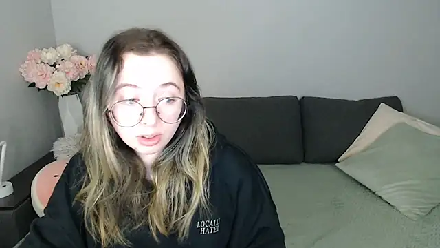 Snapshot of Mini_Diva chatting on October 28, 9:08 am Mini Diva online show from October 28, 9:08 am