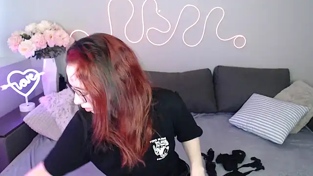 Snapshot of Mini_Diva chatting on November 18, 9:12 am Mini Diva online show from November 18, 9:12 am