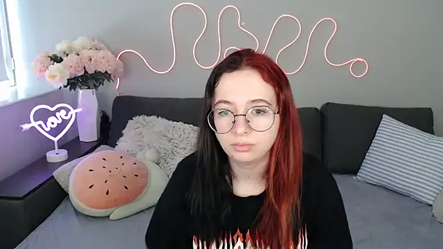 Snapshot of Mini_Diva chatting on November 14, 9:13 am Mini Diva online show from November 14, 9:13 am