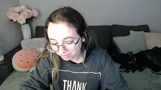 Snapshot of Mini_Diva chatting on November 1, 9:25 am Mini Diva online show from November 1, 9:25 am