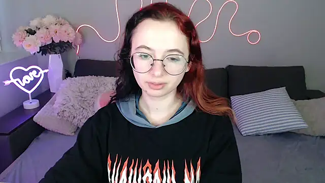 Snapshot of Mini_Diva chatting on November 30, 9:10 am Mini Diva online show from November 30, 9:10 am