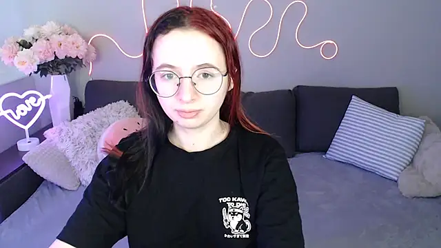 Snapshot of Mini_Diva chatting on November 16, 9:14 am Mini Diva online show from November 16, 9:14 am