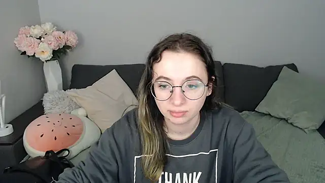 Snapshot of Mini_Diva chatting on October 25, 8:13 am Mini Diva online show from October 25, 8:13 am