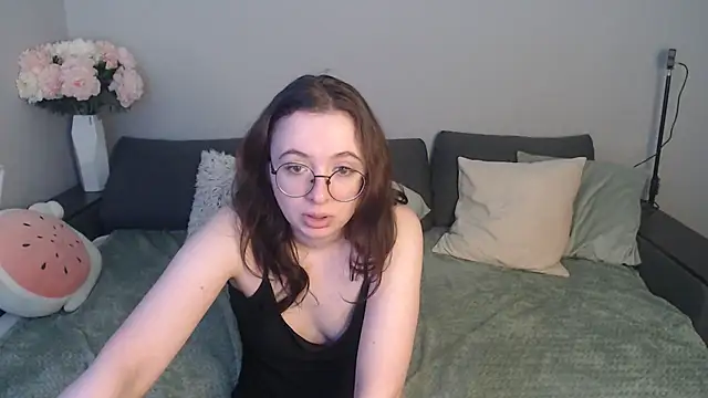 Snapshot of Mini_Diva chatting on March 21, 9:12 am Mini Diva online show from March 21, 9:12 am