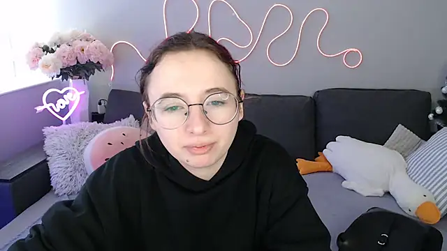 Mini Diva online show from March 8, 9:12 am