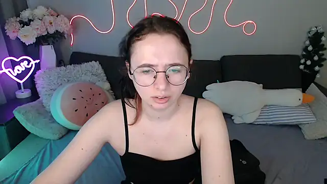 Mini Diva online show from April 1, 8:48 am