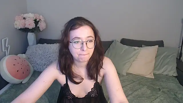 Snapshot of Mini_Diva chatting on March 14, 9:14 am Mini Diva online show from March 14, 9:14 am