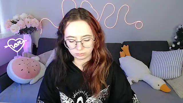 Mini Diva online show from February 17, 9:06 am