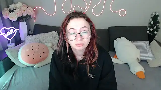 Mini Diva online show from March 30, 8:27 am