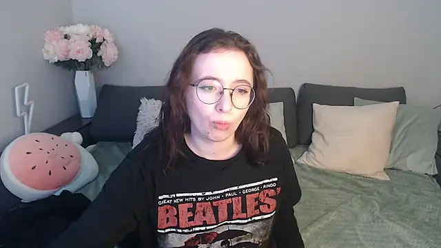 Snapshot of Mini_Diva chatting on March 22, 9:13 am Mini Diva online show from March 22, 9:13 am