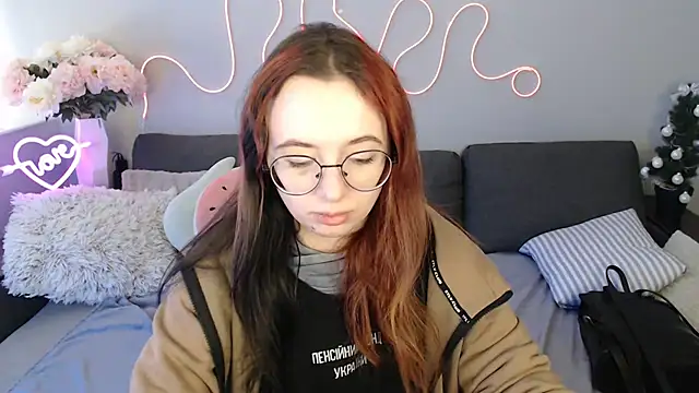 Mini Diva online show from February 1, 9:07 am